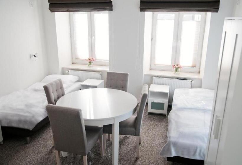 تختخواب در اتاق مشترک, Rodmos Hostel