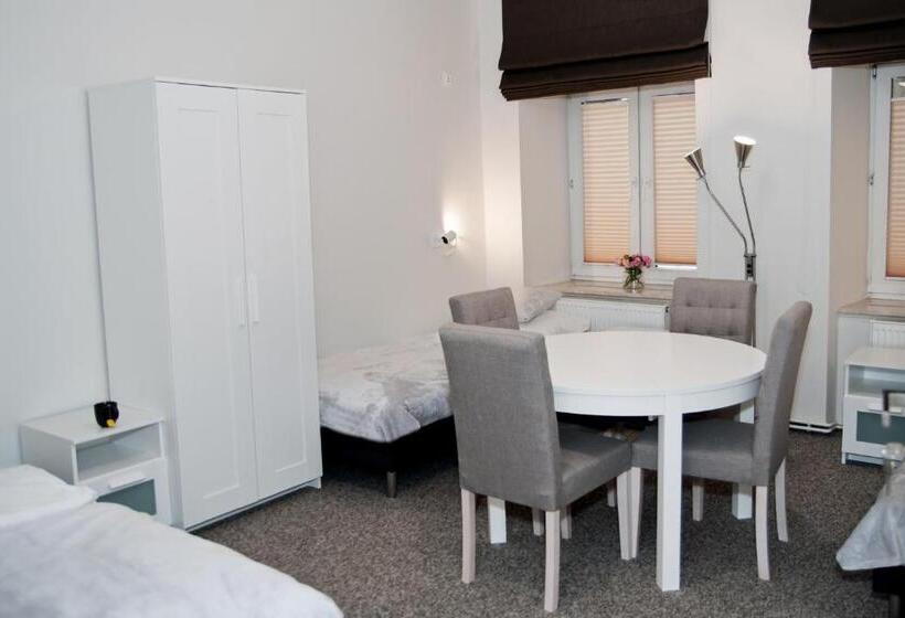 تختخواب در اتاق مشترک, Rodmos Hostel