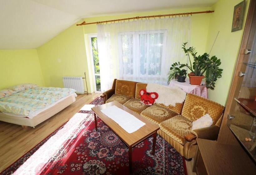 غرفة قياسية رباعية مزودة بشُرفة, Agroturystyka Tyniok