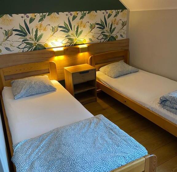 Номер Стандарт Трехместный, Hostel W Ogrodzie