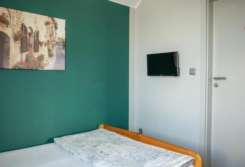 Номер Стандарт Трехместный, Hostel W Ogrodzie