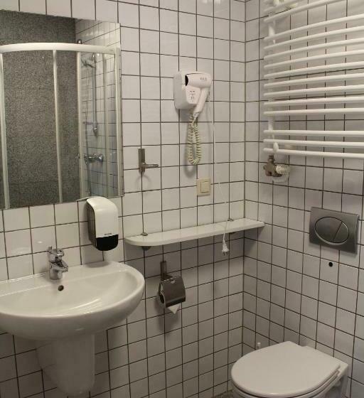 اتاق استاندارد چهار تخته, Uroczysko Porszewice   Ośrodek Konferencyjno Rekolekcyjny Archidiecezji łódzkiej