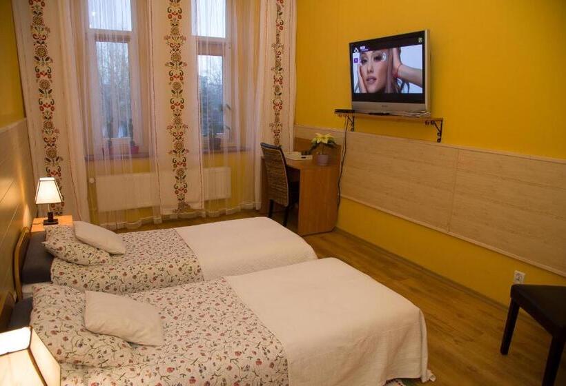 Номер Стандарт, Kamienica