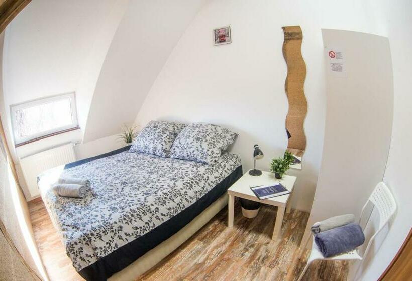Номер Стандарт Совместная Ванная, Fitness Hostel   Restauracja, Darmowy Parking I Siłownia