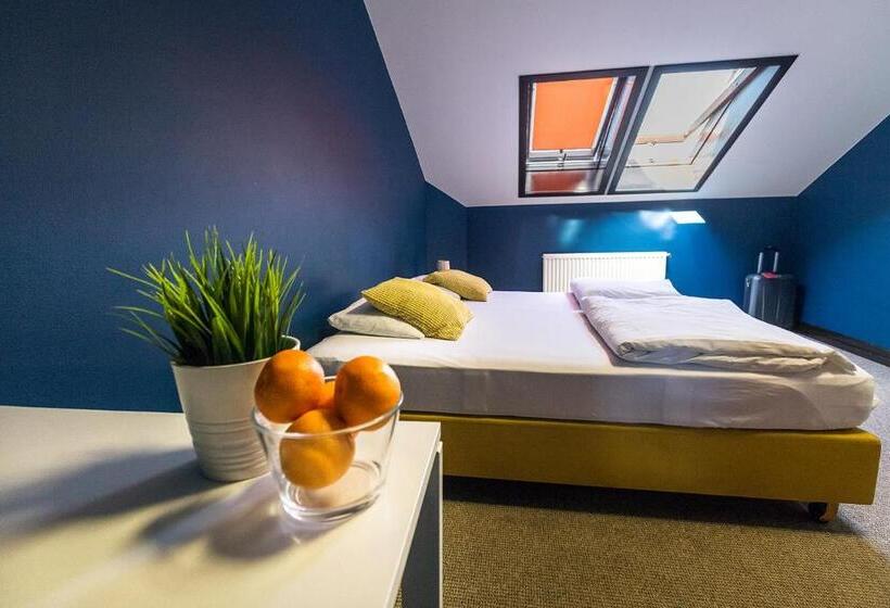 اتاق استاندارد با سرویس بهداشتی مشترک, Hello Hostel & Apartments