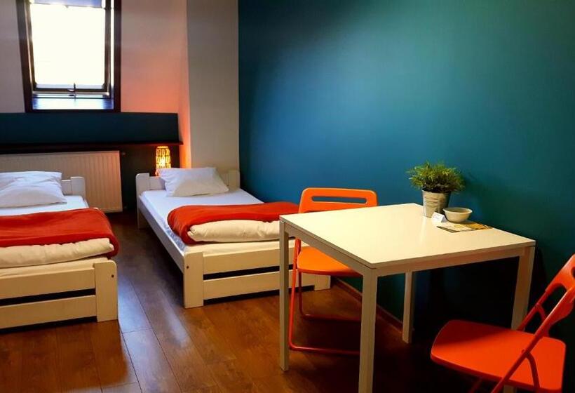 اتاق استاندارد با سرویس بهداشتی مشترک, Hello Hostel & Apartments