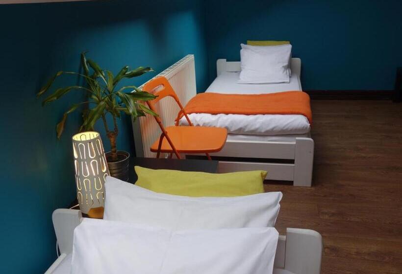 اتاق خانوادگی با سرویس بهداشتی مشترک, Hello Hostel & Apartments