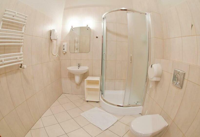 اتاق استاندارد سه نفره, Centrum