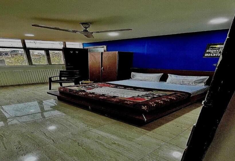 Трехместный Номер Deluxe, Oyo 80774c Yaduvanshi Inn