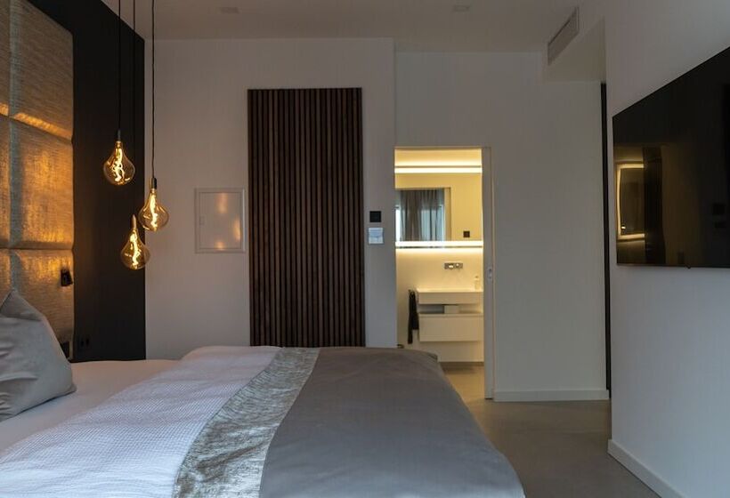 חדר דלוקס, The Newsha Signature Home