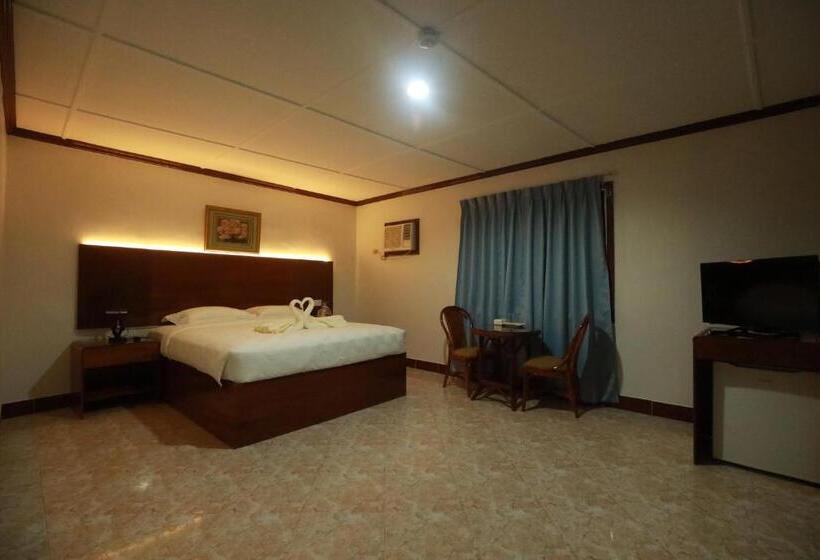 اتاق لوکس با بالکن و چشم‌انداز دریا, Bohol Plaza Mountain Resort And Restaurant