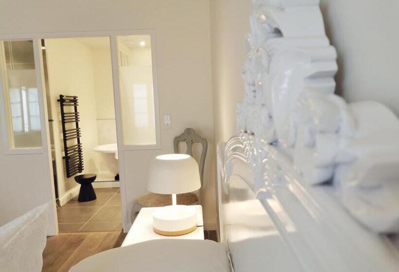 سوییت لوکس, Le Clos Saint Martin Hôtel & Spa