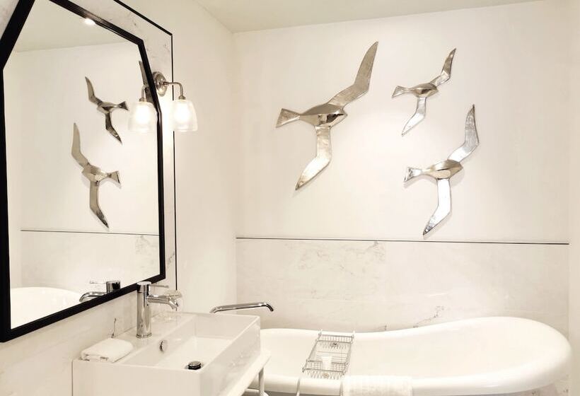 سوییت لوکس, Le Clos Saint Martin Hôtel & Spa