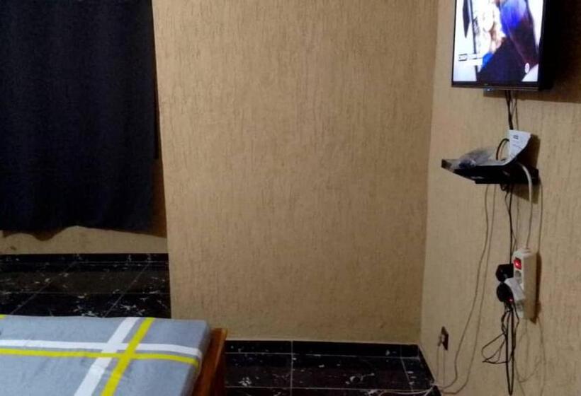 اتاق لوکس, Studio 2 Climatisé Et Ventilateur Plafonnier Et Wifi Gratuit A 6 Nuitees De Reservation