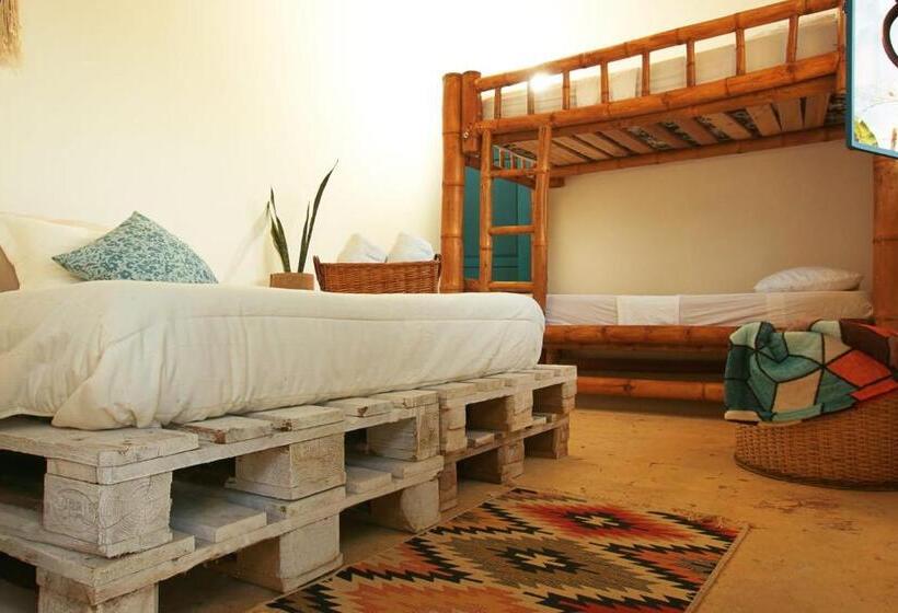 4인용 스탠다드 룸, Hostal Mostaza