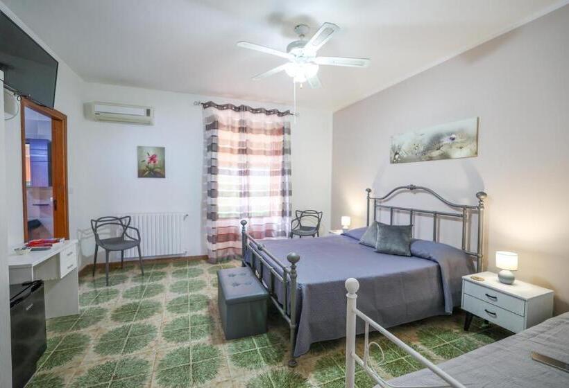 اتاق استاندارد سه تخته با چشم‌انداز باغ, B&b Giardino Dei Cedri