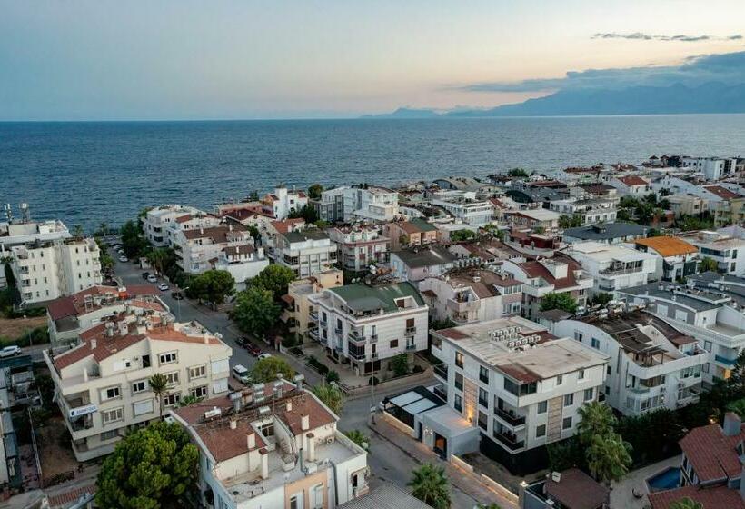 اتاق استاندارد با بالکن, Eluxi̇o Sui̇te