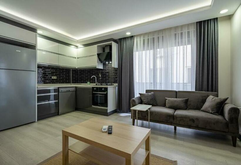 اتاق استاندارد با بالکن, Eluxi̇o Sui̇te