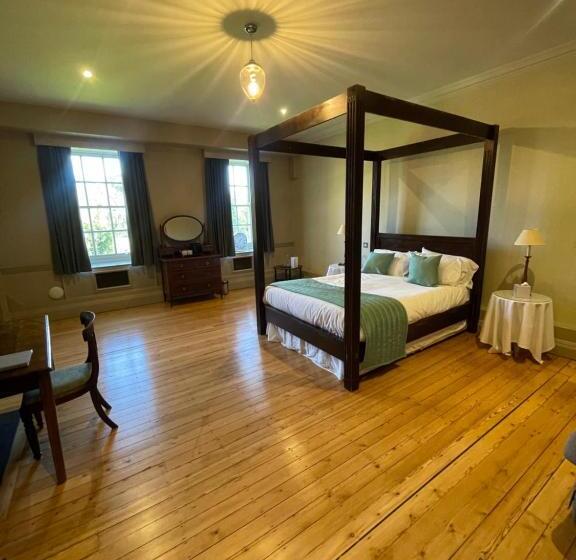 Люкс Повышенной Комфортности, Holbrook Manor & Spa