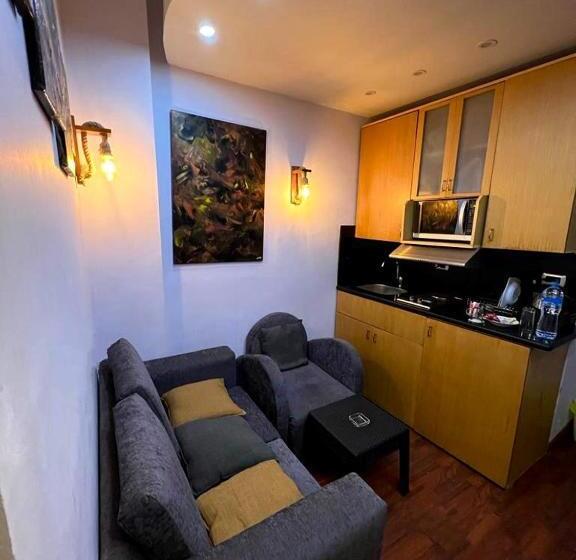 اتاق لوکس با بالکن و چشم‌انداز دریا, Sea View House