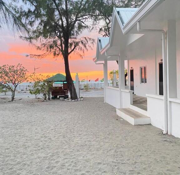 Студио Стандарт с Балконом, La Casa Blanca Binoclutan Beach Resort