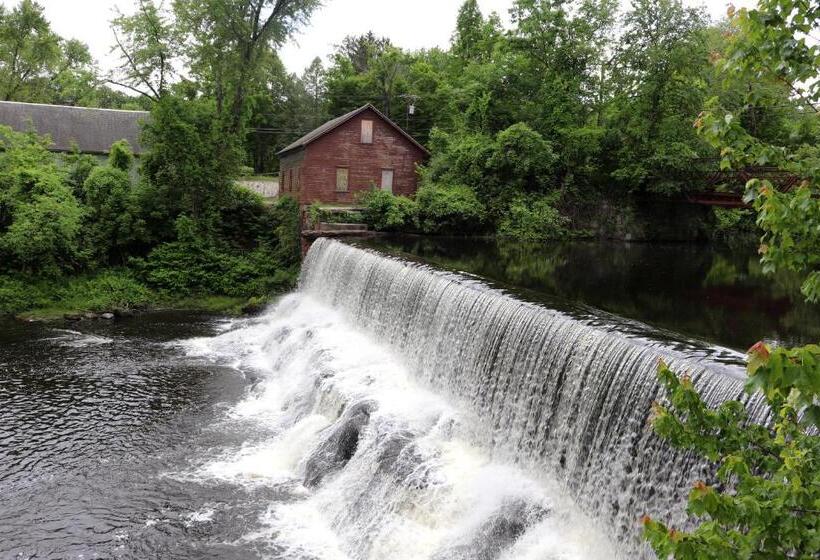 Люкс Deluxe Кровать Кинг, Old Mill Inn
