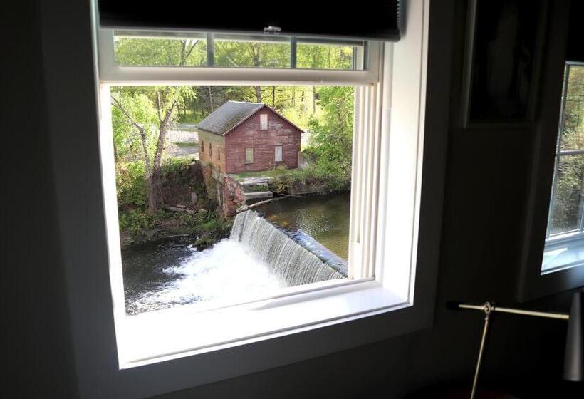 Номер Deluxe Кровать Кинг, Old Mill Inn
