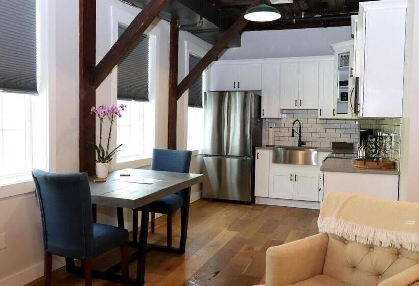 Люкс Повышенной Комфортности, Old Mill Inn