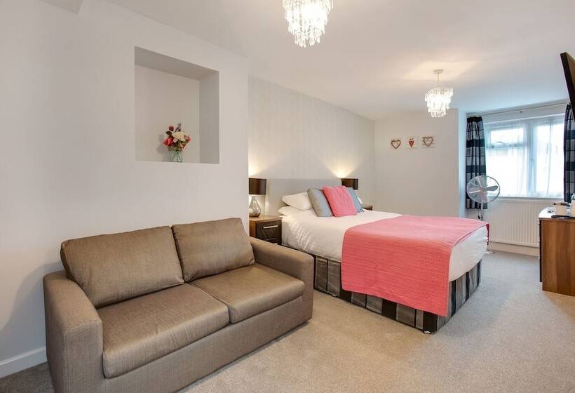 Семейный Номер, Trelawney Hotel   Guest House