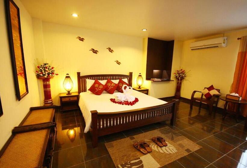 سوئیت با وان آب گرم, Cm Night Bazaar Boutique Hotel โรงแรม ซี เอ็ม ไนท์บาซาร์ บูทีค   Sha Plus Certified