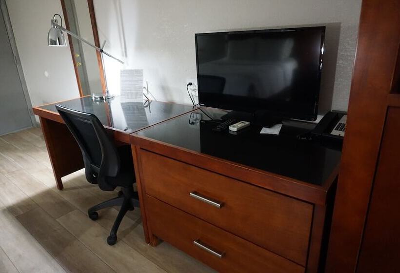 Номер Стандарт 2 Двуспальные Кровати, Harvest Drive Family Inn  Renovated Rooms