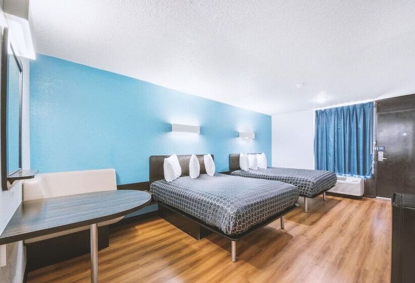 חדר סטנדרט שתי מיטות זוגיות, Sky Palace Inn & Suites By Jasper Beeville