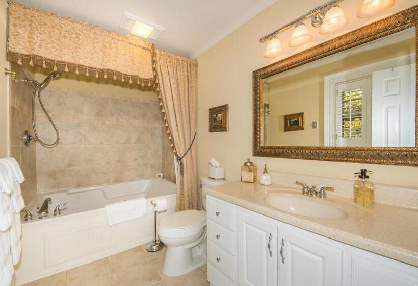 Люкс Кровать Кинг, Oak Hill On Love Lane Bed And Breakfast Inn