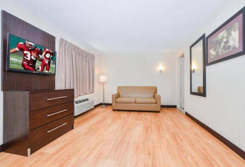 Номер Deluxe Адаптированный для Инвалидов, Red Roof Inn Plus+ & Suites Guilford