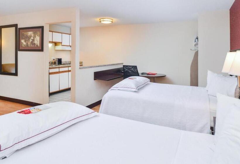 Номер Deluxe Адаптированный для Инвалидов, Red Roof Inn Plus+ & Suites Guilford