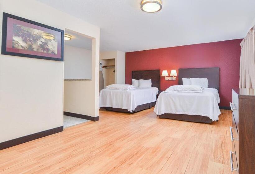 Номер Стандарт, Red Roof Inn Plus+ & Suites Guilford