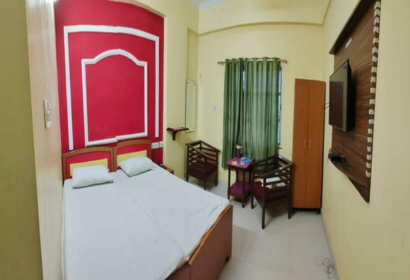 Трехместный Номер Классика, Spot On Hotel Online
