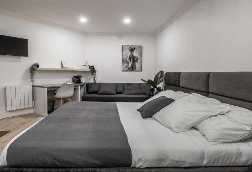 اتاق لوکس با تخت بزرگ, Maya Appartements & Suites