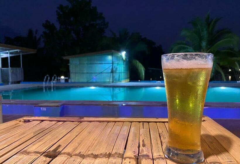 اتاق لوکس با تخت بزرگ, Mulberry Resort