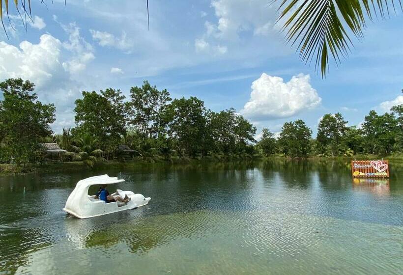 اتاق لوکس با تخت بزرگ, Mulberry Resort