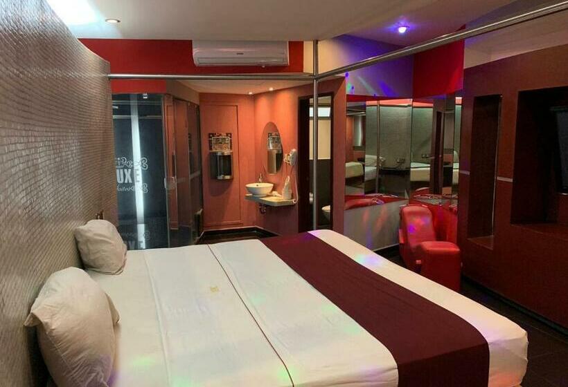 استودیوی لوکس, Dluxe Auto Hotel Adults Only
