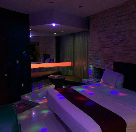 استودیوی استاندارد, Dluxe Auto Hotel Adults Only