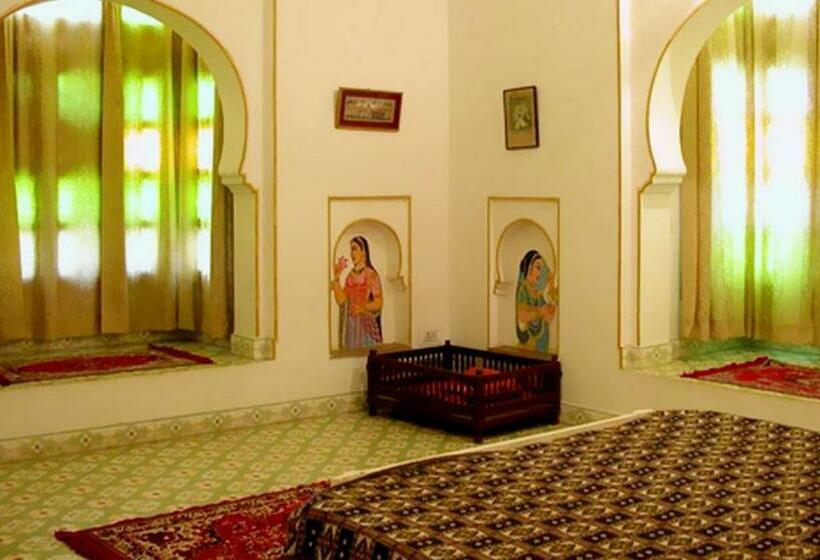 디럭스 룸, Bijay Niwas Palace