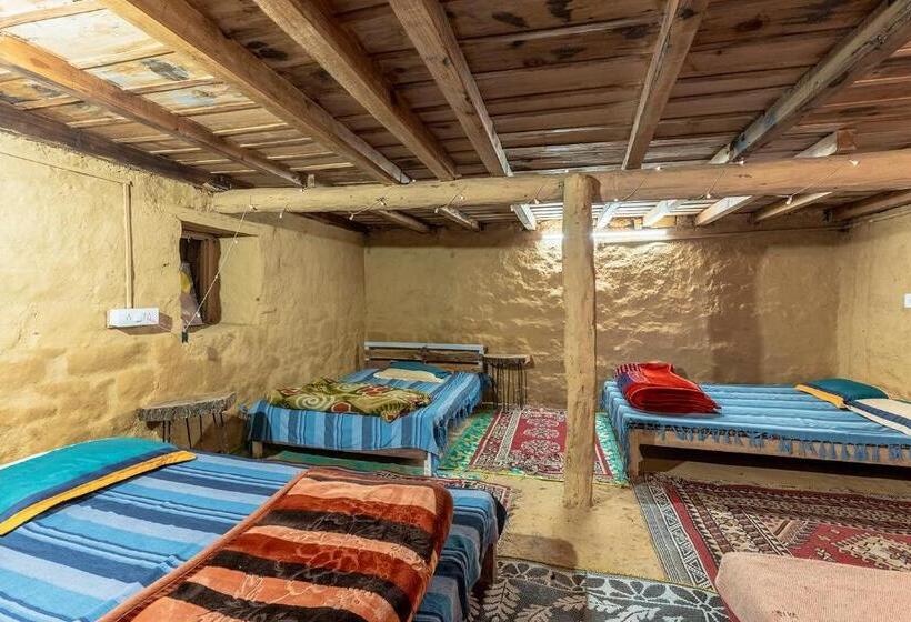 共用房间的床, Vista Hostel Jeolikote, Nainital