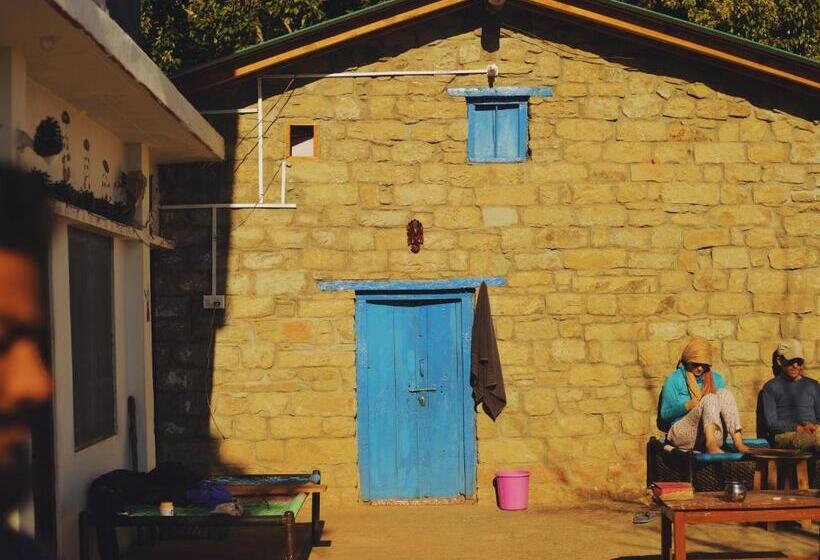 共用房间的床, Vista Hostel Jeolikote, Nainital