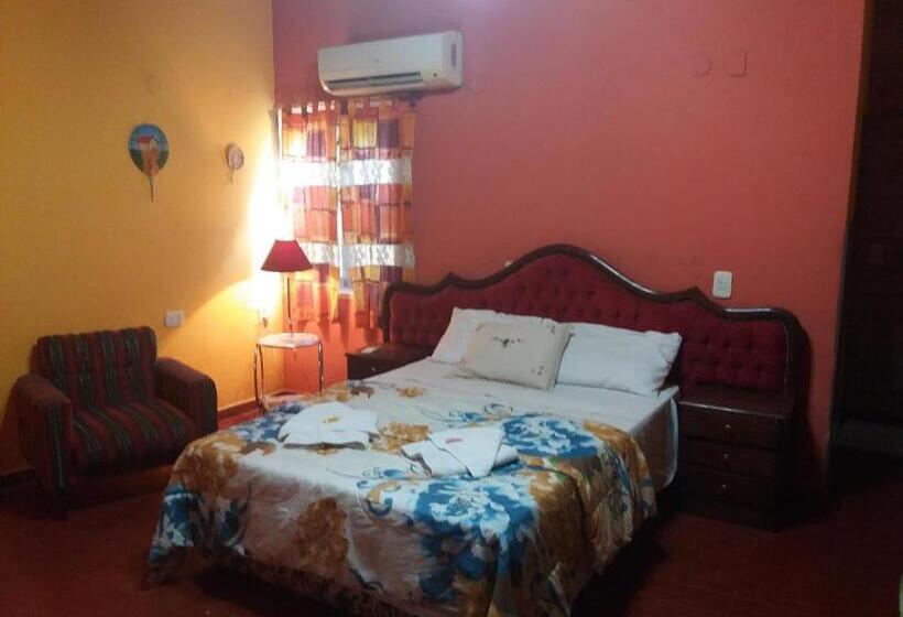 اتاق استاندارد سه نفره, Casa De La Y   B&b