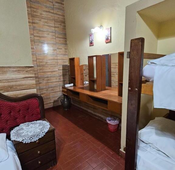 اتاق استاندارد سه نفره, Casa De La Y   B&b