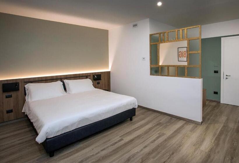 اتاق سوپریور با تخت بزرگ, Moody Smart & Comfy