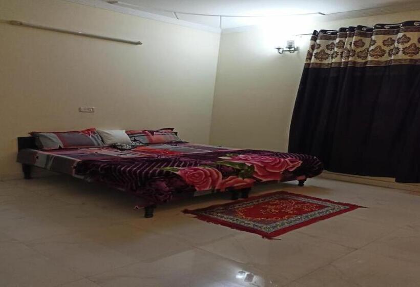 اتاق کلاسیک سه تخته, Spot On 83214 Raj Guest House