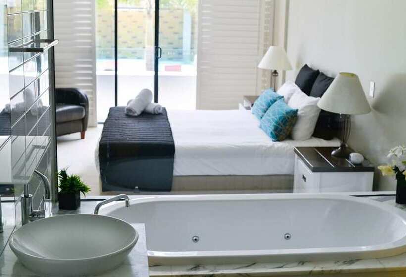 דירת 2 חדרי שינה עם נוף לבריכה, Aria Apartments